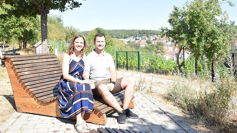 Sabina und Oliver Mey haben sich erst vor etwa zwei Monaten in Strahlungen niedergelassen, fühlen sich aber jetzt schon richtig wohl. Sabina und Oliver Mey haben sich erst vor etwa zwei Monaten in Strahlungen niedergelassen, fühlen sich aber jetzt schon richtig wohl.