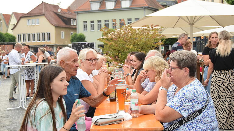 Richtig gut besucht war das Donnerstagskonzert mit 'livin'4 the moment'.