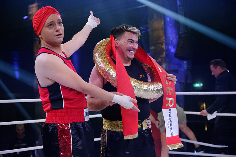 Gegner Julian Stoeckel (l) gratulierte zum Sieg.