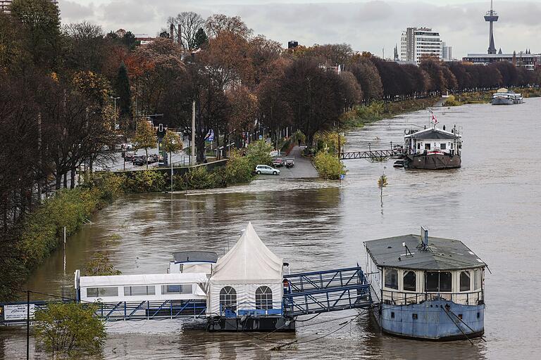 In Köln war der Rhein bereits Mitte November über die Ufer getreten.&nbsp;