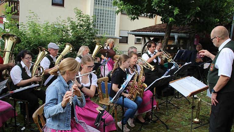 Die Musikvereinigung Machtilshausen sorgte für Stimmung. - Die Musikvereinigung Machtilshausen sorgte für Stimmung. Die Musikvereinigung Machtilshausen sorgte für Stimmung. - Die Musikvereinigung Machtilshausen sorgte für Stimmung.
