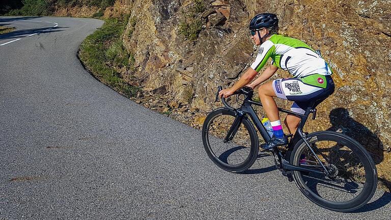 Für Carolin Lehrieder geht es weiter bergauf: Die Anstiege rund um Girona haben es der Würzburger Profi-Triathletin angetan.&nbsp;