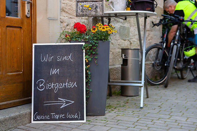 Für Radfahrer und andere Ausflügler: ein Biergarten, wie hier bei der Brauerei Martin in Hausen im Landkreis Schweinfurt. Für Radfahrer und andere Ausflügler: ein Biergarten, wie hier bei der Brauerei Martin in Hausen im Landkreis Schweinfurt.