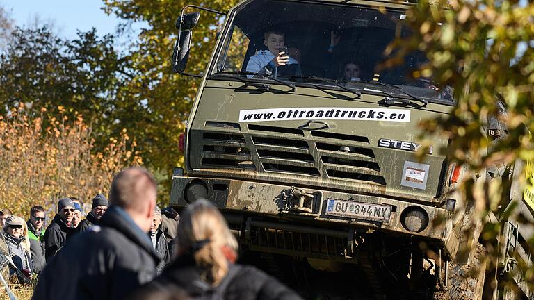 Tausende Menschen besuchten die Offroad-Messe auf dem ehemaligen US-Militärgelände bei Reiterswiesen in Bad Kissingen.