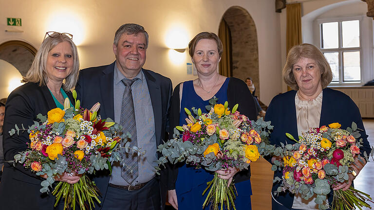 Harald Bauer geht in Ruhestand Bild: v. li. Schülersekretariat Diana Sauer, Schulleiter Harald Bauer, Schülersekretariat Dominique Amarell und Sekretariat des Schulleiters Petra Freund