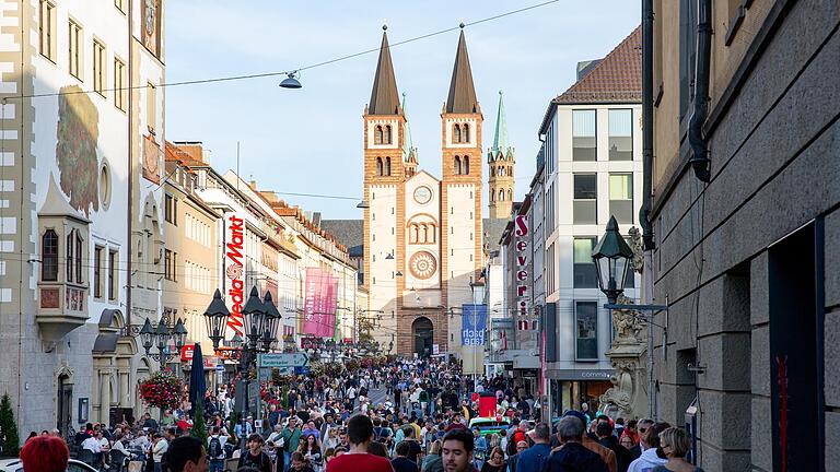 Am sogenannten Mantelsonntag öffnen die Geschäfte in Würzburg ausnahmsweise auch am Sonntag. Hier ein Archivbild aus dem letzten Jahr.&nbsp;