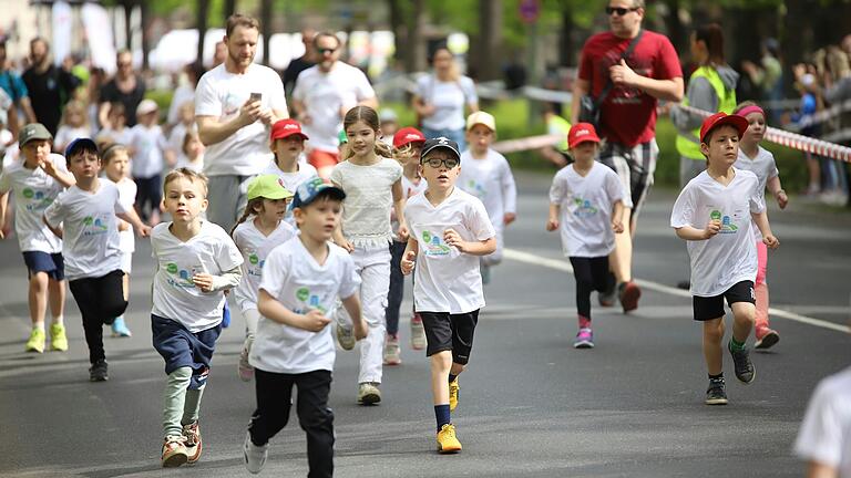 Hopp Hopp Hopp: Der Lauf der der Kindergärten beim Residenzlauf.