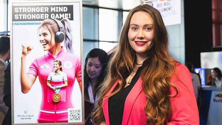Sophia Lick aus Veitshöchheim entwickelt die App 'Mind League', um Sportlern beim Mentaltraining zu helfen. Das Bild zeigt Lick bei einem Wettbewerb im November in Tokio, wo sie einen Preis für ihre Idee holte. Sophia Lick aus Veitshöchheim entwickelt die App 'Mind League', um Sportlern beim Mentaltraining zu helfen. Das Bild zeigt Lick bei einem Wettbewerb im November in Tokio, wo sie einen Preis für ihre Idee holte.