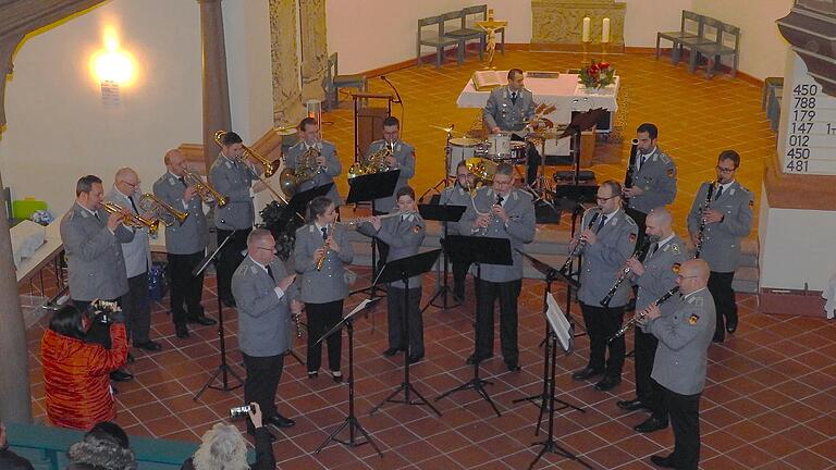 Das Ensemble des  Heeresmusikkorps Veitshöchheim bei der Zugabe.