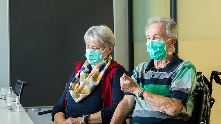 Gudrun und Werner Lamprecht im Leopoldina-Krankenhaus: Beide haben sich von einer Covid-19-Erkrankung erholt.&nbsp;