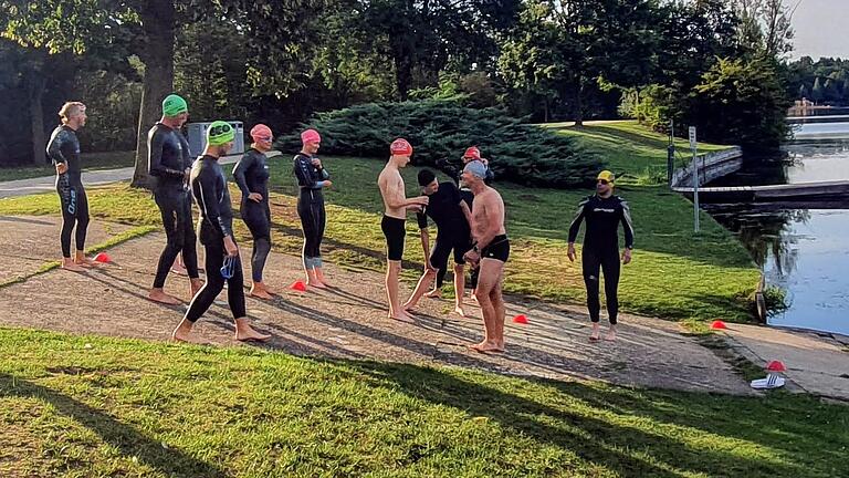 Auch wenn die Temperaturen am Schweinfurter Baggersee alles andere als ein Vergnügen versprechen: Die Triathleten der TG 48 sind hart im Nehmen.