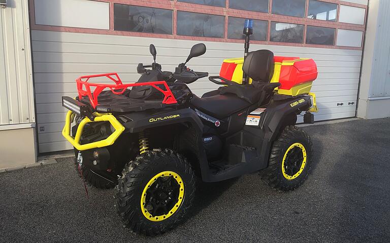 Das nagelneue Volkacher BRK-Quad in der Rettungsdienstausführung. Das nagelneue Volkacher BRK-Quad in der Rettungsdienstausführung.