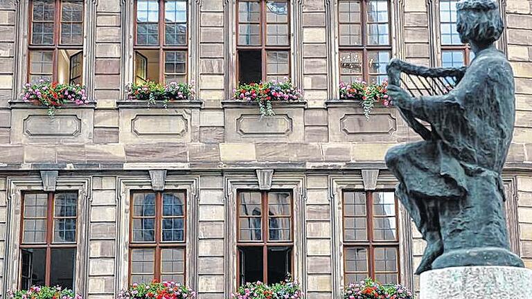 Verwaltungssitz Rathaus: Die Große Kreisstadt Bad Kissingen hat mehr Aufgaben zu erfüllen als die anderen kreisangehörigen Gemeinden im Bäderkreis.