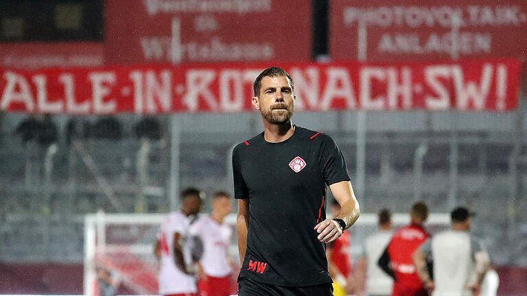Trainer Marco Wildersinn und die Würzburger Kickers scheinen trotz der Niederlage im Top-Spiel gegen Unterhaching auf dem richtigen Weg zu sein.