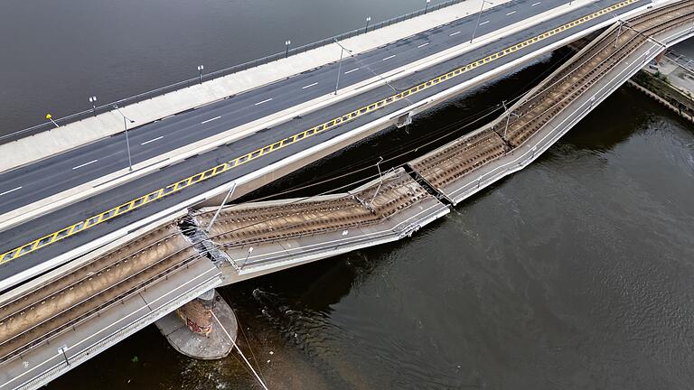 Carolabrücke in Dresden eingestürzt       -  Weitere Teile der Brücke gelten als einsturzgefährdet.