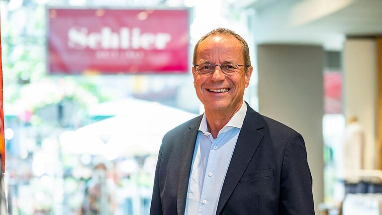 Carl Schlier setzt vor allem auf Zusammenhalt zwischen den Einzelhändlern in Würzburg. Carl Schlier setzt vor allem auf Zusammenhalt zwischen den Einzelhändlern in Würzburg.