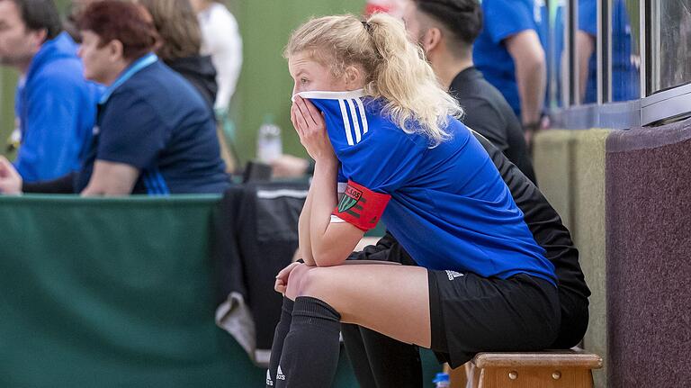 Torhüterin Janina Rebhan vom FC Schweinfurt 05 nach ihrer Roten Karte. Torhüterin Janina Rebhan vom FC Schweinfurt 05 nach ihrer Roten Karte.
