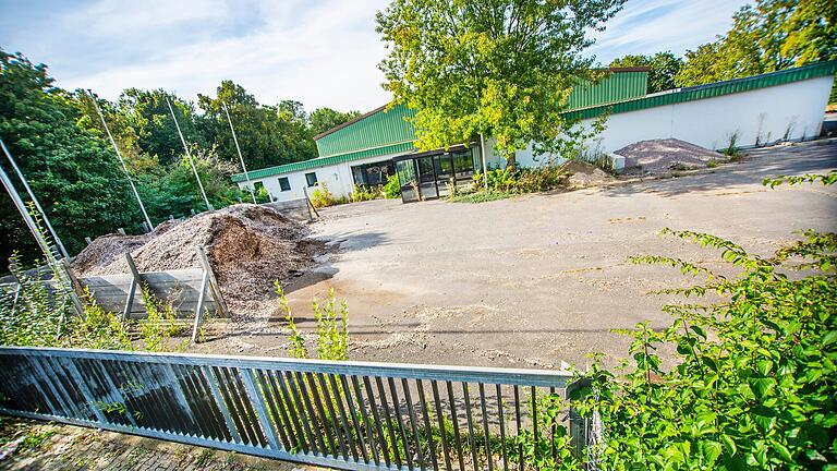 Ein Millionengrab? Die Franz-Hofmann-Halle in Knetzgau ist aus Brandschutzgründen geschlossen. Der Landtagsabgeordnete Steffen Vogel hat dafür wenig Verständnis.