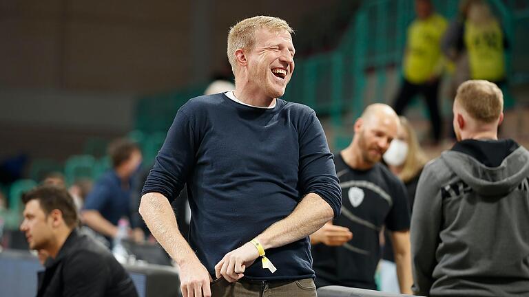 Steffen Liebler nach dem Sieg in Bayreuth, der den Baskets den Klassenerhalt bescherte. Nicht immer war der Geschäftsführer von s.Oliver Würzburg in der vergangenen Saison so locker drauf.