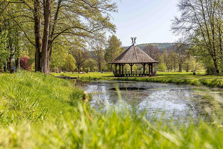 Der Burgwiesenpark lädt Besucher zum Entspannen und Natur-Genießen ein. Der Burgwiesenpark lädt Besucher zum Entspannen und Natur-Genießen ein. 