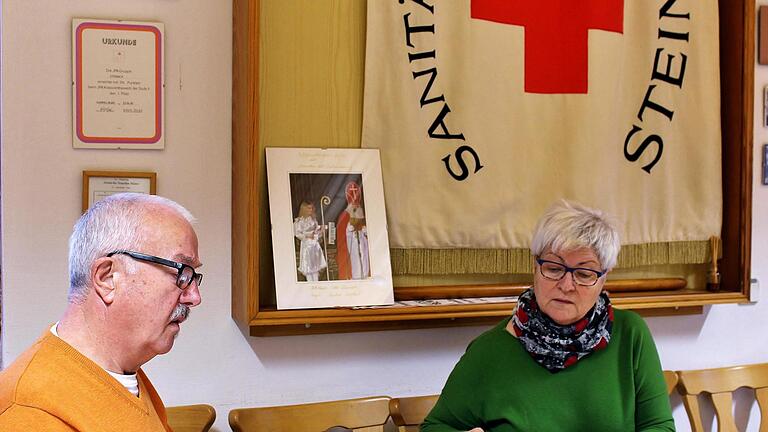 Irene und Alois Gundalach organisieren seit 30 Jahren die Weihnachtsfeier für Menschen mit Behinderung. Foto: Werner Vogel       -  Irene und Alois Gundalach organisieren seit 30 Jahren die Weihnachtsfeier für Menschen mit Behinderung. Foto: Werner Vogel