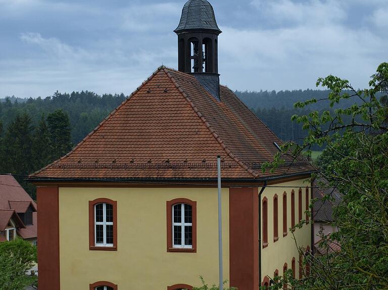 Schlichter Stil zeichnet die St. Matthäus-Kirche in Rehweiler aus. Das Aussehen geht auf einen Grafen zurück.