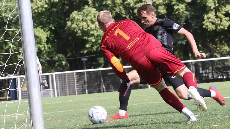 Eines seiner letzten Tore für den FC 05 Schweinfurt: Amar  Suljic (rechts) im Spiel gegen den TSV Abtswind.