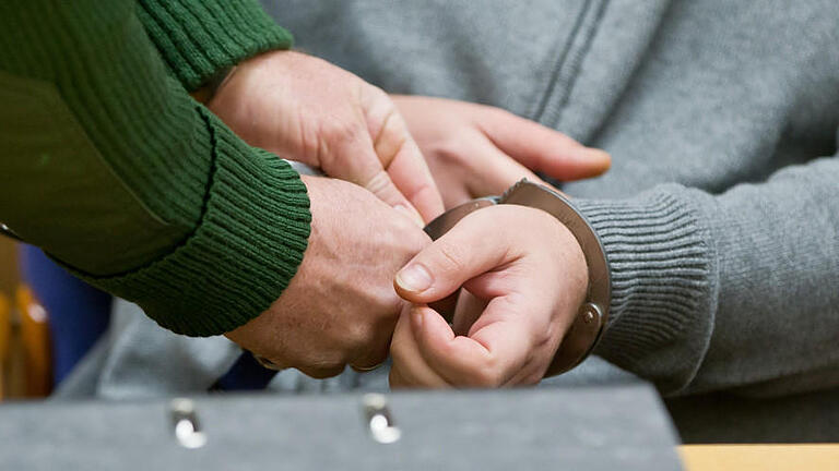 Handschellen (Symbolbild)