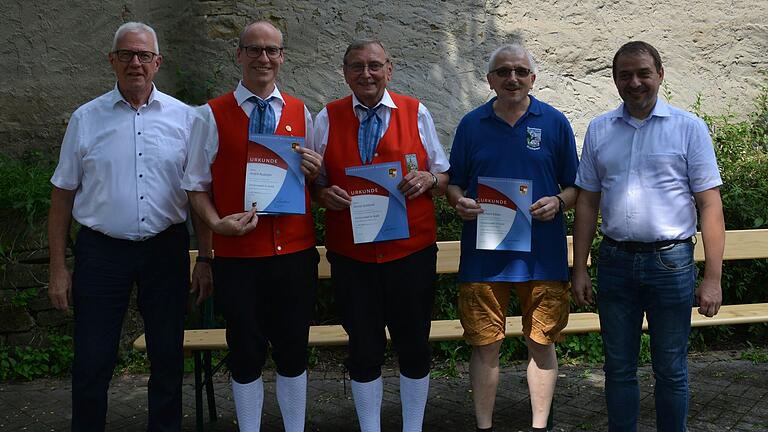 Im Bild Bürgermeister Günther Werner, André Rudolph,  Armin Schmidt, Herbert Räder, Kreisvorsitzender NBMB Matthias Sperber.