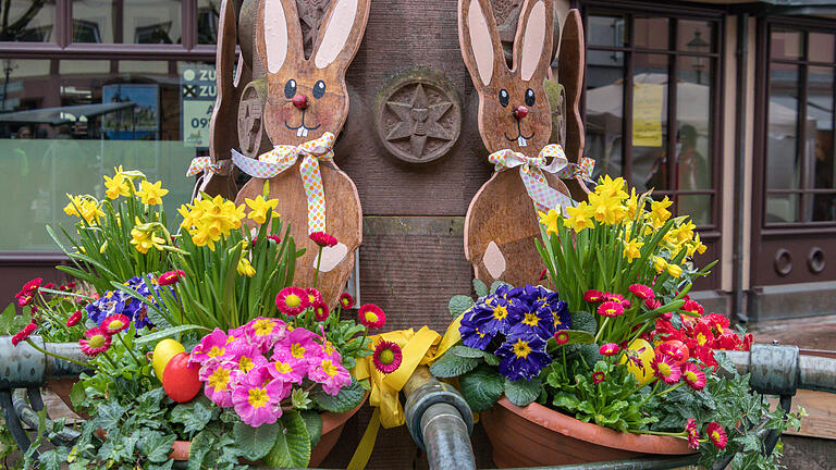 Der Osterbrunnen auf dem Marktplatz war festlich geschmückt.