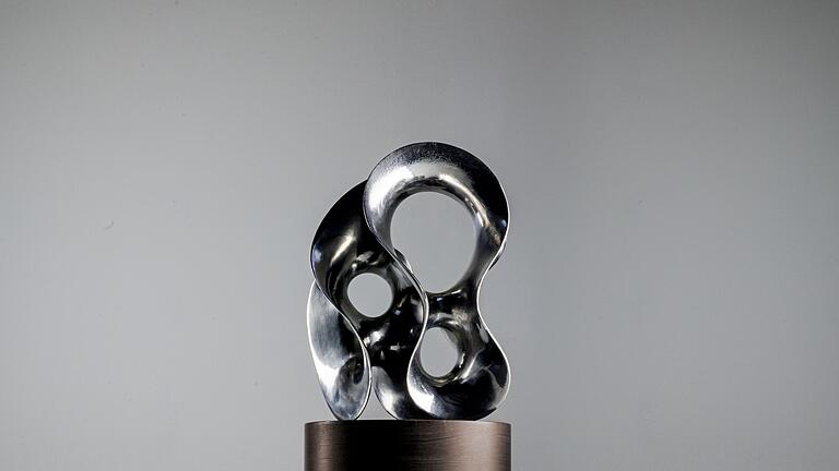 Alternative Nobelpreise       -  Die Preisträger erhalten im Dezember eine von Eva Hild geschaffene Skulptur, die aus eingeschmolzenen illegalen Schusswaffen hergestellt worden ist. (Archivbild)