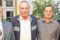 Wechsel: Bürgermeister Bernhard Brückner verabschiedete in der Gemeinderatssitzung am Dienstagabend Siebenerobmann Gerhard Weichert, der seit 1997 Feldgeschworener und seit 2011 Obmann war. Sein Nachfolger ist Wilfried Florio; neu bei den Feldgeschworenen ist Stefan Scherer (von links).