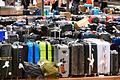 Zahlreiche Koffer lagern im Gepäckausgabe-Bereich des Flughafens Hamburg.&nbsp; Koffer, Taschen und Kinderwagen stehen in der Gepäckausgabe des Airports und finden erst nach Tagen ihre Besitzer.&nbsp;