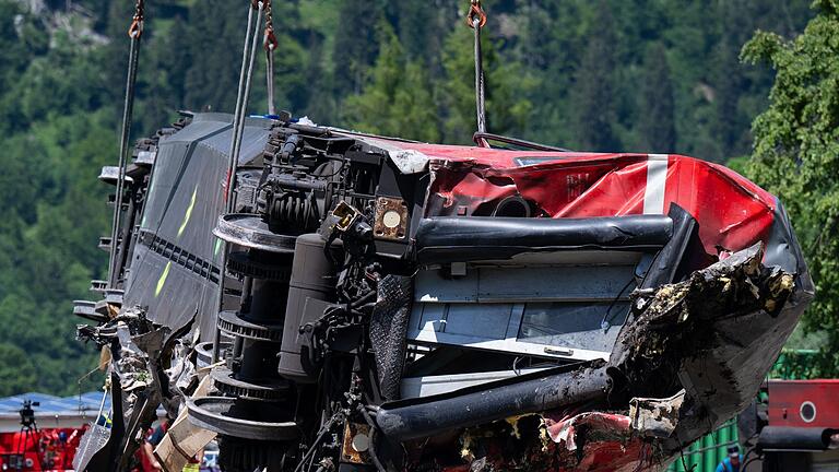 Ein Jahr nach Zugunglück in Oberbayern.jpeg       -  Vor einem Jahr starben fünf Menschen bei einem Zugunglück in Garmisch-Partenkirchen.