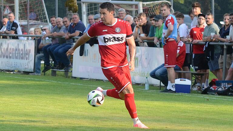 Fünffacher Torschütze: Frammersbachs Spielertrainer Patrick Amrhein (Archivbild). Fünffacher Torschütze: Frammersbachs Spielertrainer Patrick Amrhein (Archivbild).