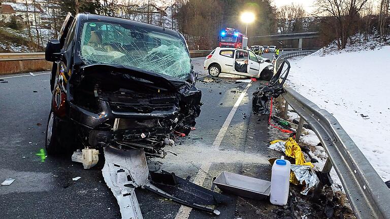 Tödlicher Verkehrsunfall bei Röhrnbach       -  Bei einem Zusammenstoß im niederbayerischen Röhrnbach wurden eine Frau getötet und ein Mann schwer verletzt.