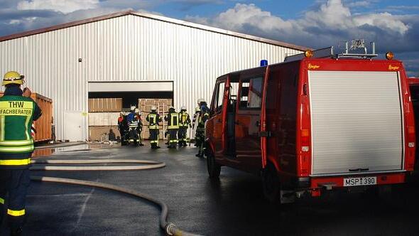 Übung der Feuerwehren in bei Bayou in Lengfurt.