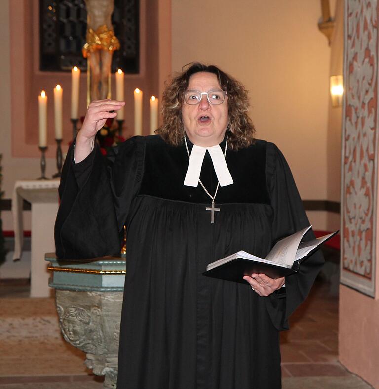 Die Festpredigt zum Thema '500 Jahre evangelisches 
Kirchengesangbuch' hielt Dekanin Anne Salzbrenner.