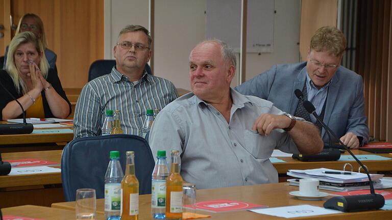 Erhielt kräftigen Gegenwind im Schweinfurter Kreistag: Die AfD-Fraktion mit (von rechts) Alfred Schmitt, Bernd Schuhmann, Bernhard Heß und Simone Seybold (Archivfoto). Erhielt kräftigen Gegenwind im Schweinfurter Kreistag: Die AfD-Fraktion mit (von rechts) Alfred Schmitt, Bernd Schuhmann, Bernhard Heß und Simone Seybold (Archivfoto).