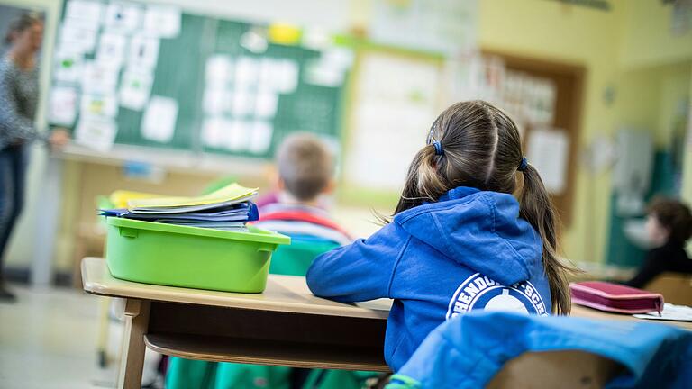 Die Stundentafel in bayerischen Grundschulen soll ab dem Schuljahr 2024/2025 verändert werden. Nach Ansicht der Gewerkschaft für Erziehung und Wissenschaft&nbsp; Main-Spessart sollte stattdessen an anderen Stellschrauben gedreht werden.&nbsp;