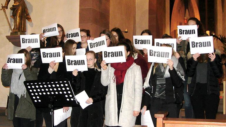 Schülerinnen der Theodosius-Florentine-Schule gestalteten die 'Abendgesänge' des Pfarrverbands Gemünden.