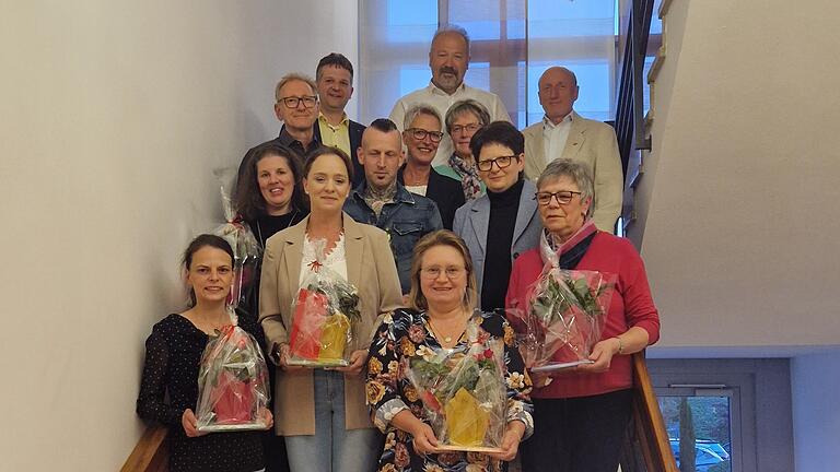 Auf dem Foto (erste Reihe): Franziska Engel, Sonja Engert; (zweite Reihe): Alexandra Rohe, Ruth Warmuth; (dritte Reihe): Melanie Götz, Thomas Rösch, Gabriele Schneider; (vierte Reihe): Michael Pfeiffer, Lydia Gerster, Elly Lamprecht; (letzte Reihe): Florian Schüssler, Michael Gram, Hermann Becker.