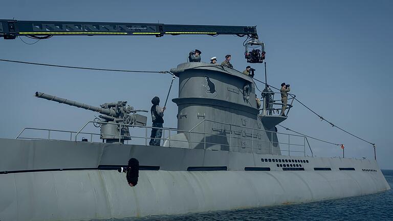 So sah es bei den Dreharbeiten für die Sky-Serie 'Das Boot' aus. Bei stürmischem Wetter simulierten Windmaschinen die meterhohen Wellen. So sah es bei den Dreharbeiten für die Sky-Serie 'Das Boot' aus. Bei stürmischem Wetter simulierten Windmaschinen die meterhohen Wellen.
