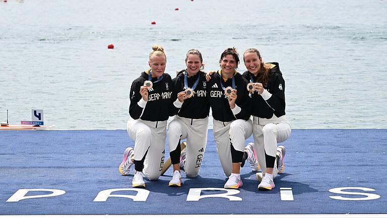 Paris 2024 - Rudern       -  Die Freude über Bronze war im Frauen-Doppelvierer groß.