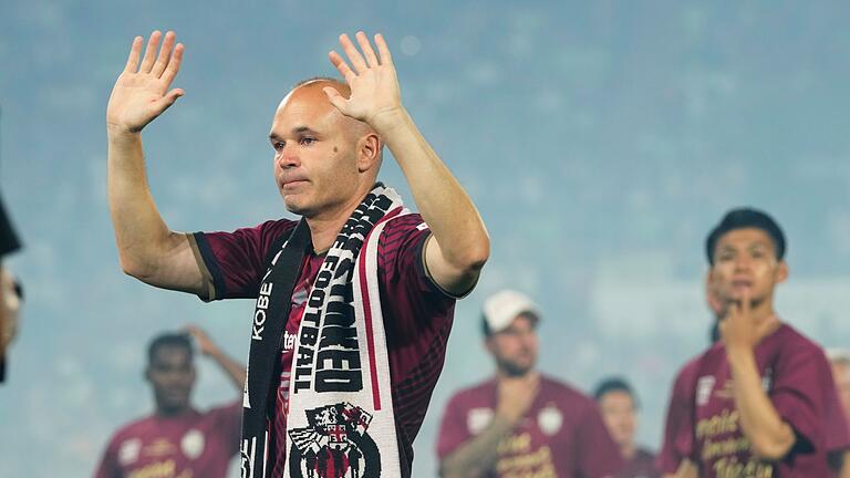 Andrés Iniesta       -  Der letzte Spielervertrag von Andres Iniesta war im Juni ausgelaufen.