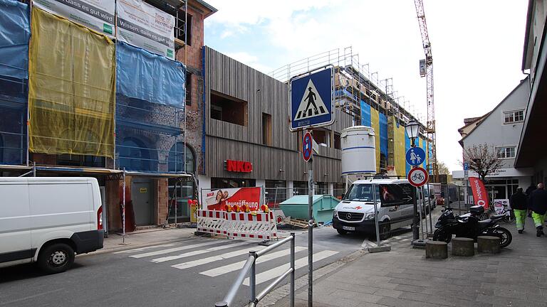 Noch immer ist das alte Kaufhaus Storg eine einzige Baustelle. Doch bis Jahresende soll alles fertig sein.