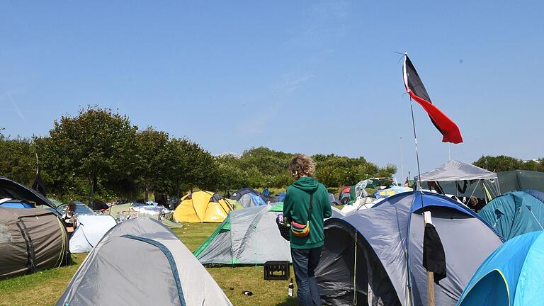 Punk-Protestcamp 3.0 auf Sylt       -  Bis Anfang September wollen die Mitlgieder des Punk-Protestcamps auf Sylt bleiben.