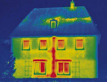 WVV Thermografie       -  An alten Gebäuden lassen sich mithilfe der Infrarotthermografie Schwachstellen aufdecken.