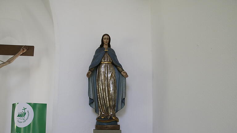 In der Kapelle Terzenbrunn hängt eine Maria Statue.       -  In der Kapelle Terzenbrunn hängt eine Maria Statue.