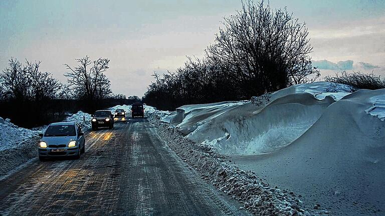 Eisige Aussichten: Dieses Bild auf den Fahrbahnen bot sich den Absolventen der Landwirtschaftsschule bei ihrer Fahrt nach Ungarn.